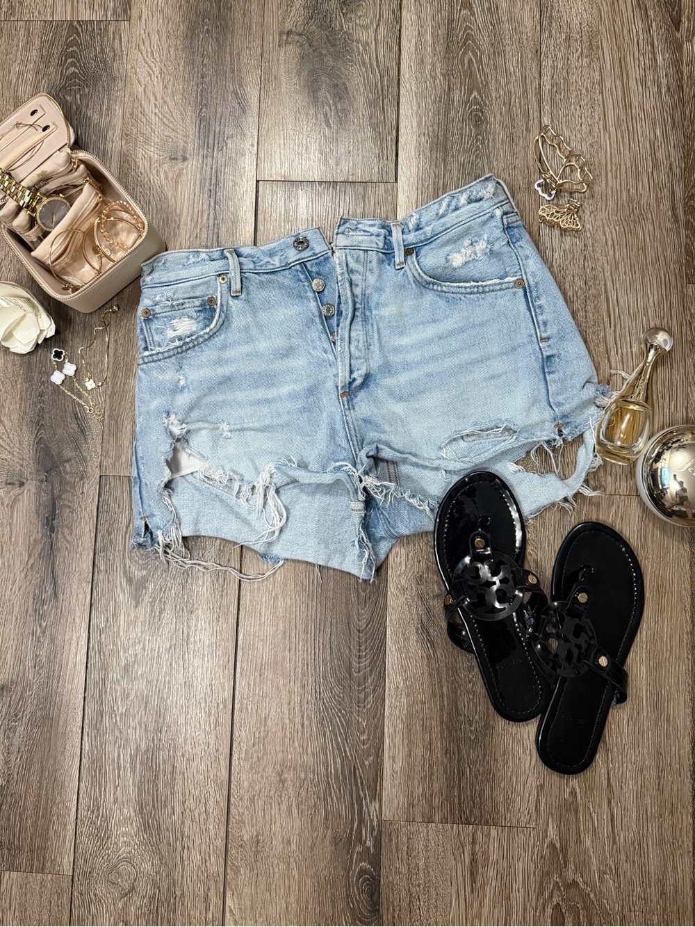 AGOLDE Los Angeles Premium Distressed Denim Shorts Size 28